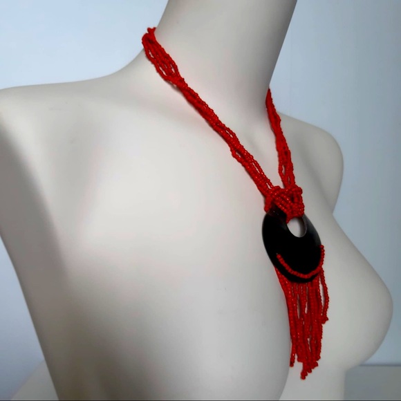 2 x $20‼️ BOHEMIAN BEADED & MOTHER PEARL NECKLACE Vibrant Red - Picture 6 of 8